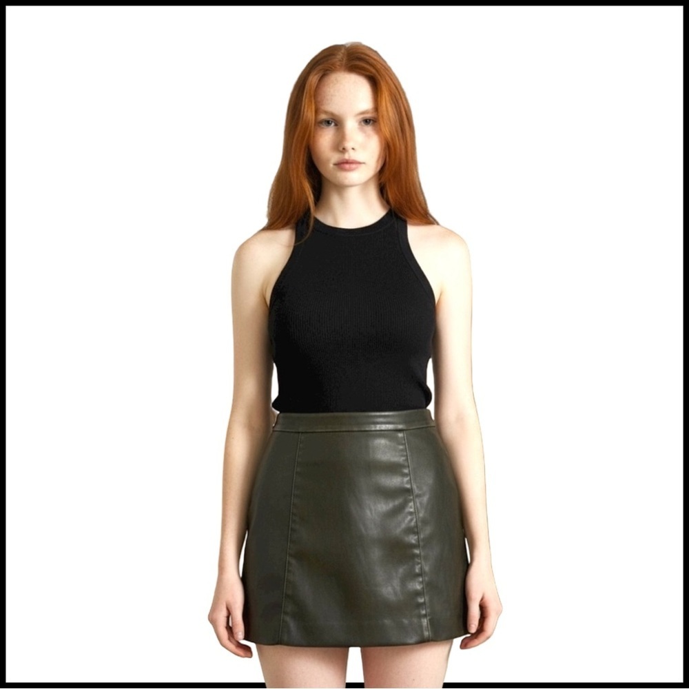 Zara Women’s Faux-Leather A-Line Mini-Skirt. Brown. Medium - Picture 4 of 6